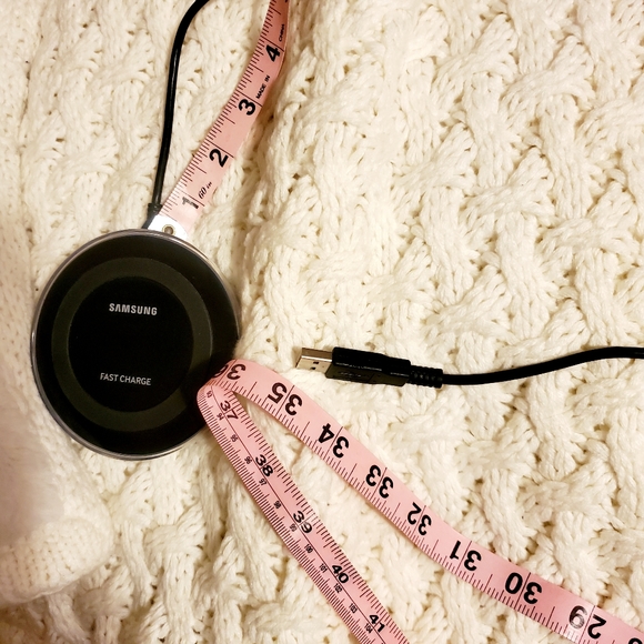 Samsung Wireless Fast Charging Pad. - Picture 7 of 8